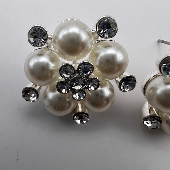 Faux Pearl and Rhinestone Pendant Necklace and matching pierced Earrings - Picture 12 of 13